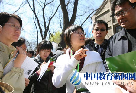 内地香港名校同台亮相北京高招校园开放日举办