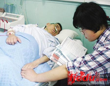山东19岁高三女生为植物人母亲放弃高考(图)
