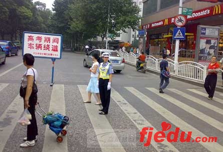 湖南省长沙市各个部门协手为07高考护航(组图)