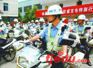 6月7日高考四川成都600辆警车服务考生(图)