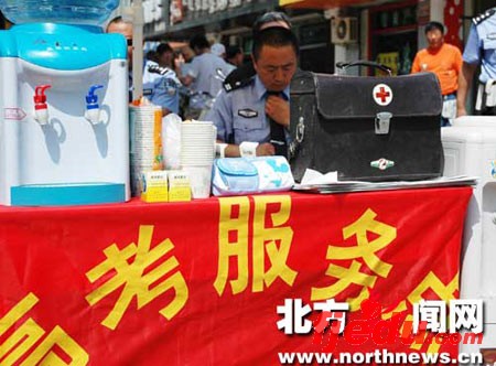 内蒙古高考第一天牵动众人心(组图)
