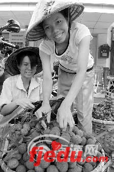 靠卖水果读完高中姐妹俩同考上大学学费难筹