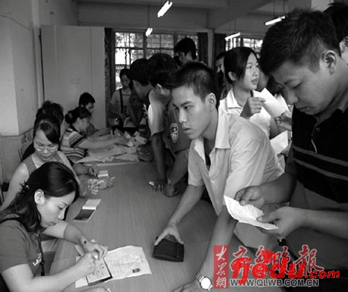 高校新生复查捉“李鬼”