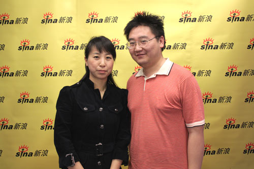 西北农林科技大学的招生办主任苏蓉和新浪教育主播娄雷合影 西北农林科技大学的招生办主任苏蓉和新浪教育主播娄雷合影