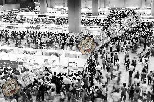由广州市招生办主办、信息时报协办的高考招生咨询会在琶州会展馆举行。 由广州市招生办主办、信息时报协办的高考招生咨询会在琶州会展馆举行。