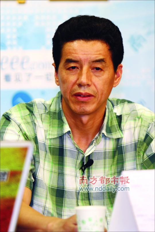 <p>    深职院招生办主任罗成龙。</p>