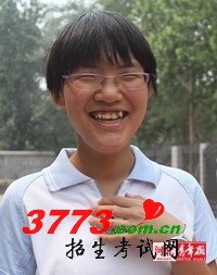 河北高考文科状元何思雨:“琴画书网”小才女