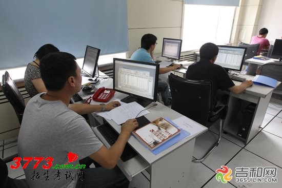 吉林省高考提前批录取已经开始。这一批次是面前全国的艺术类高等学校、参加提前批录取的军事、公安、司法院校以及教育部直属的高等院校。