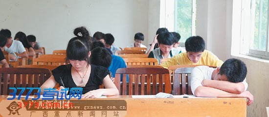 近2万人赴15所高职"小高考" 部分考题"天马行空"