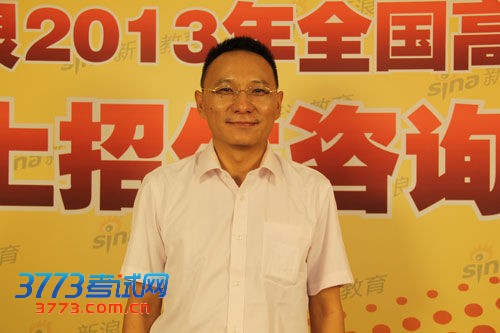 西南民族大学招生就业处副处长张汝金做客新浪 西南民族大学招生就业处副处长张汝金做客新浪