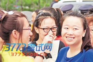 考生轻松心态面对考试。本报记者 刘玉玺摄 考生轻松心态面对考试。本报记者 刘玉玺摄