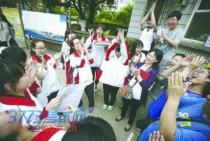 今年高考青岛8人作弊被抓25日前出成绩