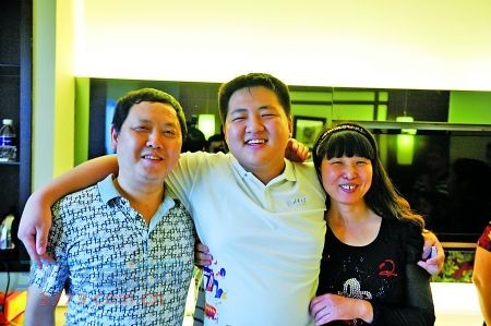 王棋明与父母合影 王棋明与父母合影