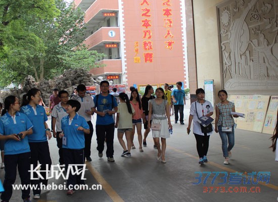 2015年高考在即 河北40.48万考生考场“踩点”