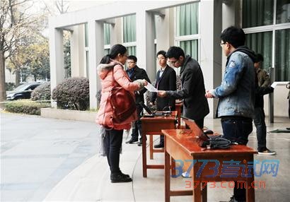 四川近6万考生27日考研 60后90后考生同场竞技(图)