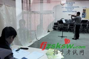 相声等曲艺项目成高校艺术特长新热门(图)