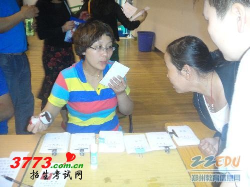郑州市召开2012年郑州中招工作会议,面向社会公布了市区2012年小学毕业生升初中招生政策,有小学毕业生的家长请仔细看看。