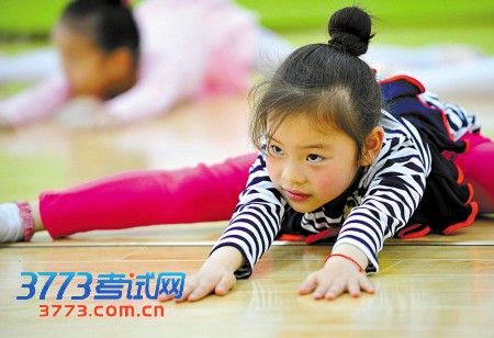 宁波艺术实验学校首次招生场面火爆