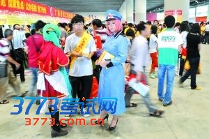 不少学校推出自己的特色宣传,吸引考生报考。 不少学校推出自己的特色宣传,吸引考生报考。