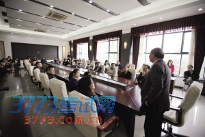 文澜中学校长任继长和家长见面交流  文澜中学校长任继长和家长见面交流