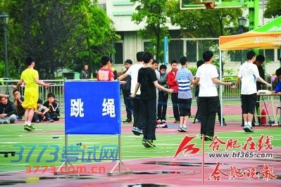 合肥中考体育测试今登场 考生不能穿跑鞋参加考试