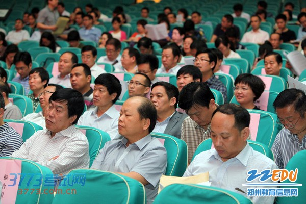 2014年郑州市<span class='keyword' id='hot_keyword_中招'  onmouseout='hiddenHotLinks();' onmouseover='showHotLinks(this);' >中招</span>工作会议召开 各项政策出台