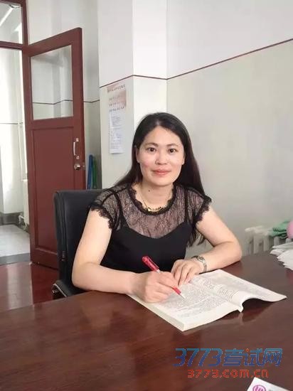 周玉静 中学一级教师 硕士研究生 曾获南岗区初中语文“锦绣杯”教学技能大赛一等奖等奖项。.webp