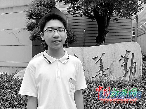 南昌市中考第一名曾进。他的口头禅是“曾进出品,必属精品”。