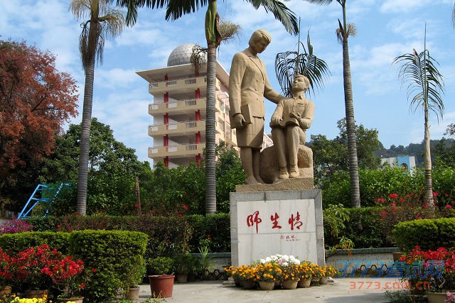 师生情雕塑 师生情雕塑